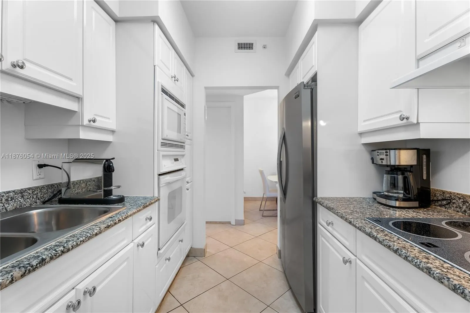 4779 Collins Ave, #1008