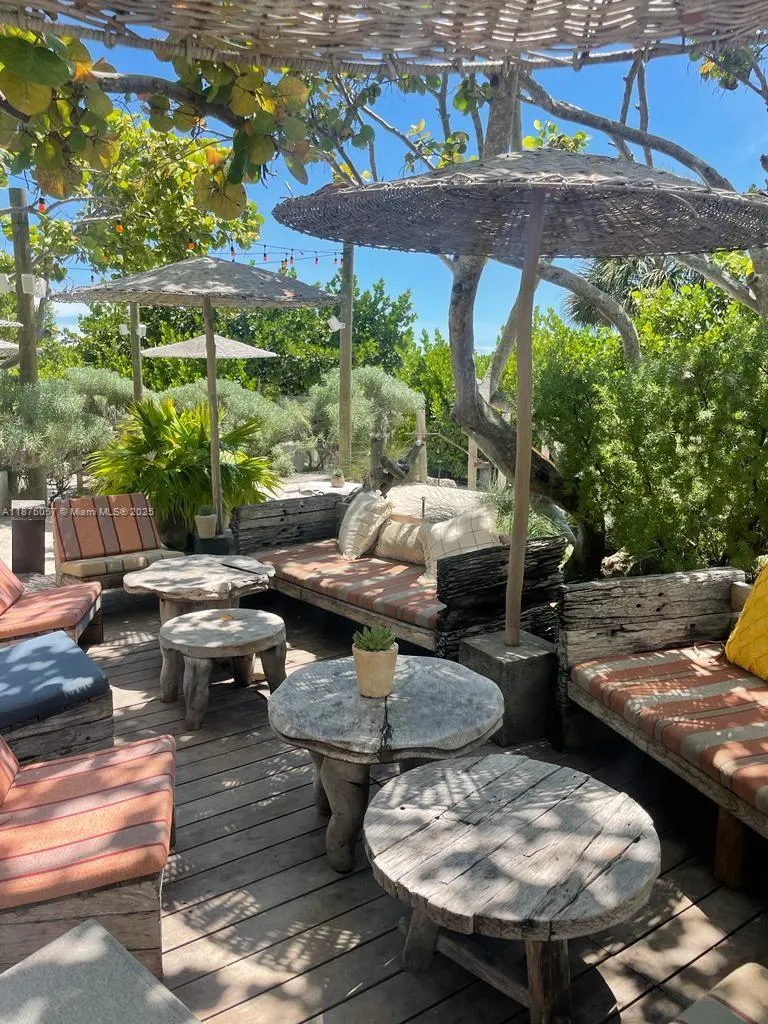 2301 Collins Ave, #632