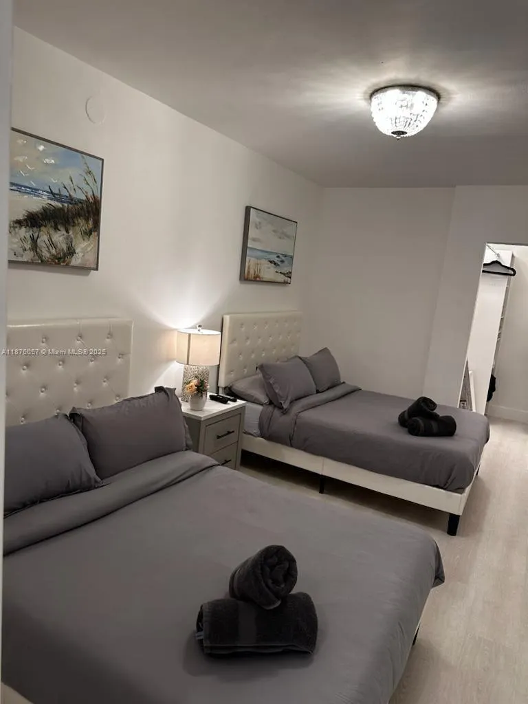 2301 Collins Ave, #632