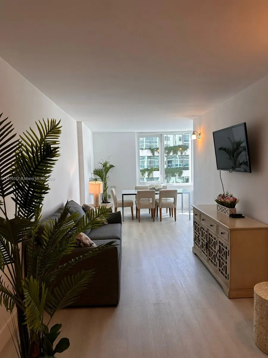 2301 Collins Ave, #632