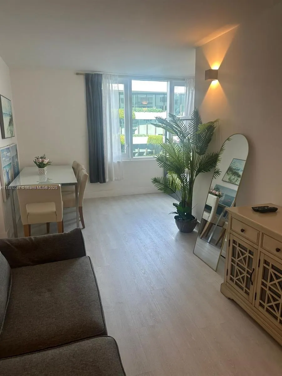 2301 Collins Ave, #632
