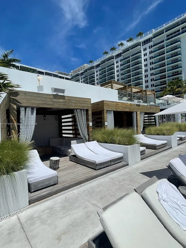 2301 Collins Ave, #632