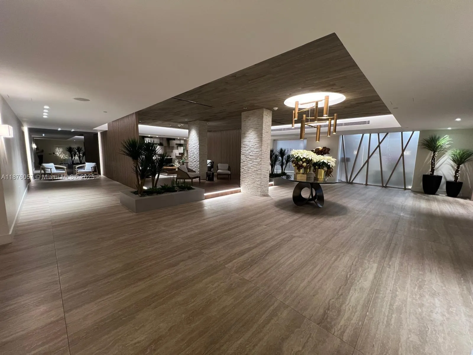 2301 Collins Ave, #632