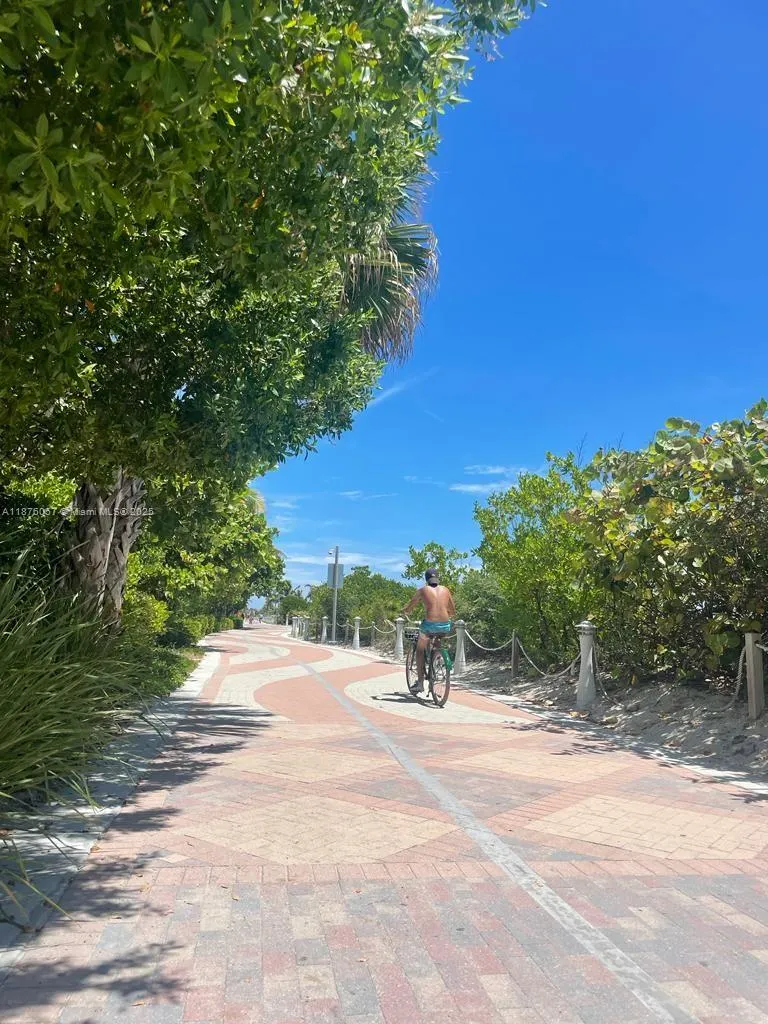 2301 Collins Ave, #632