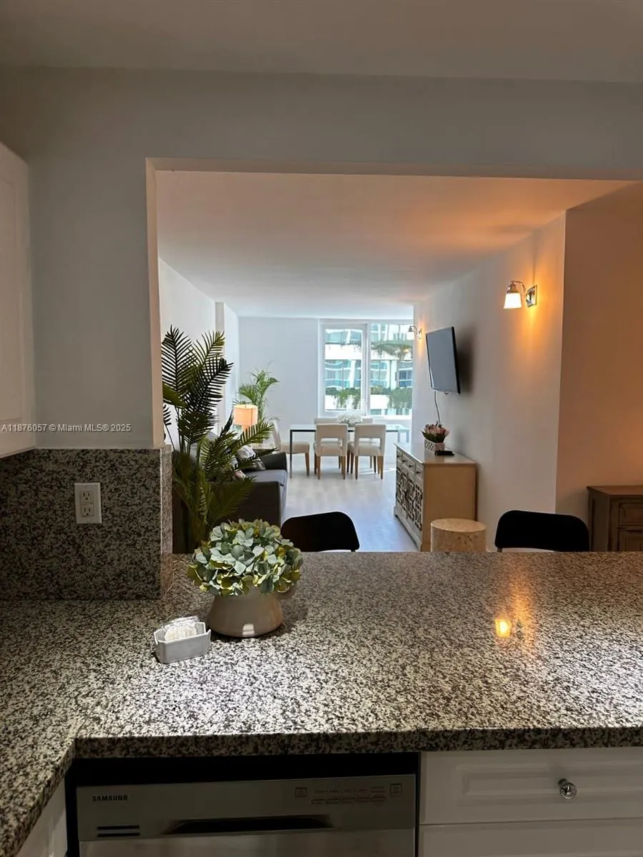 2301 Collins Ave, #632