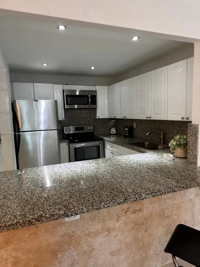 2301 Collins Ave, #632