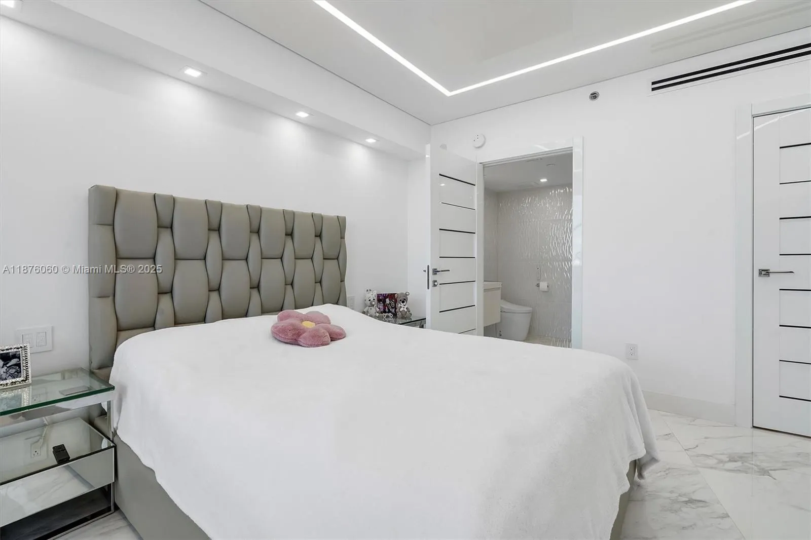 18911 Collins Ave, #3204
