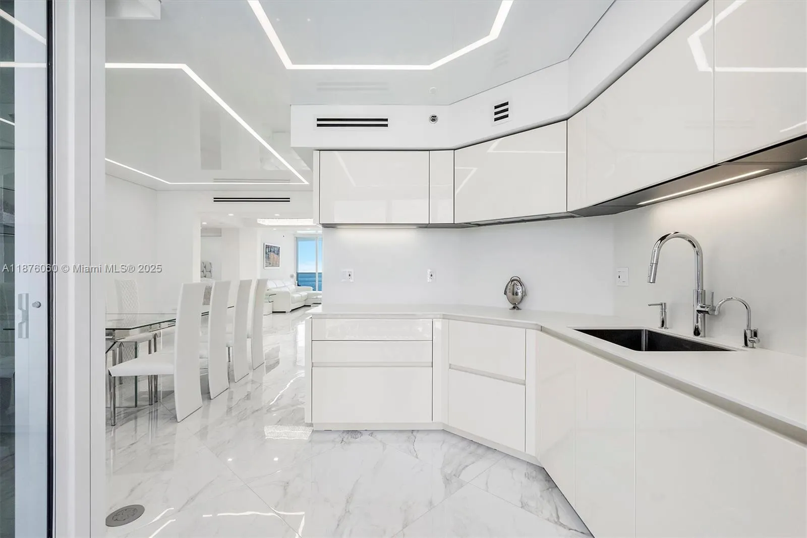 18911 Collins Ave, #3204