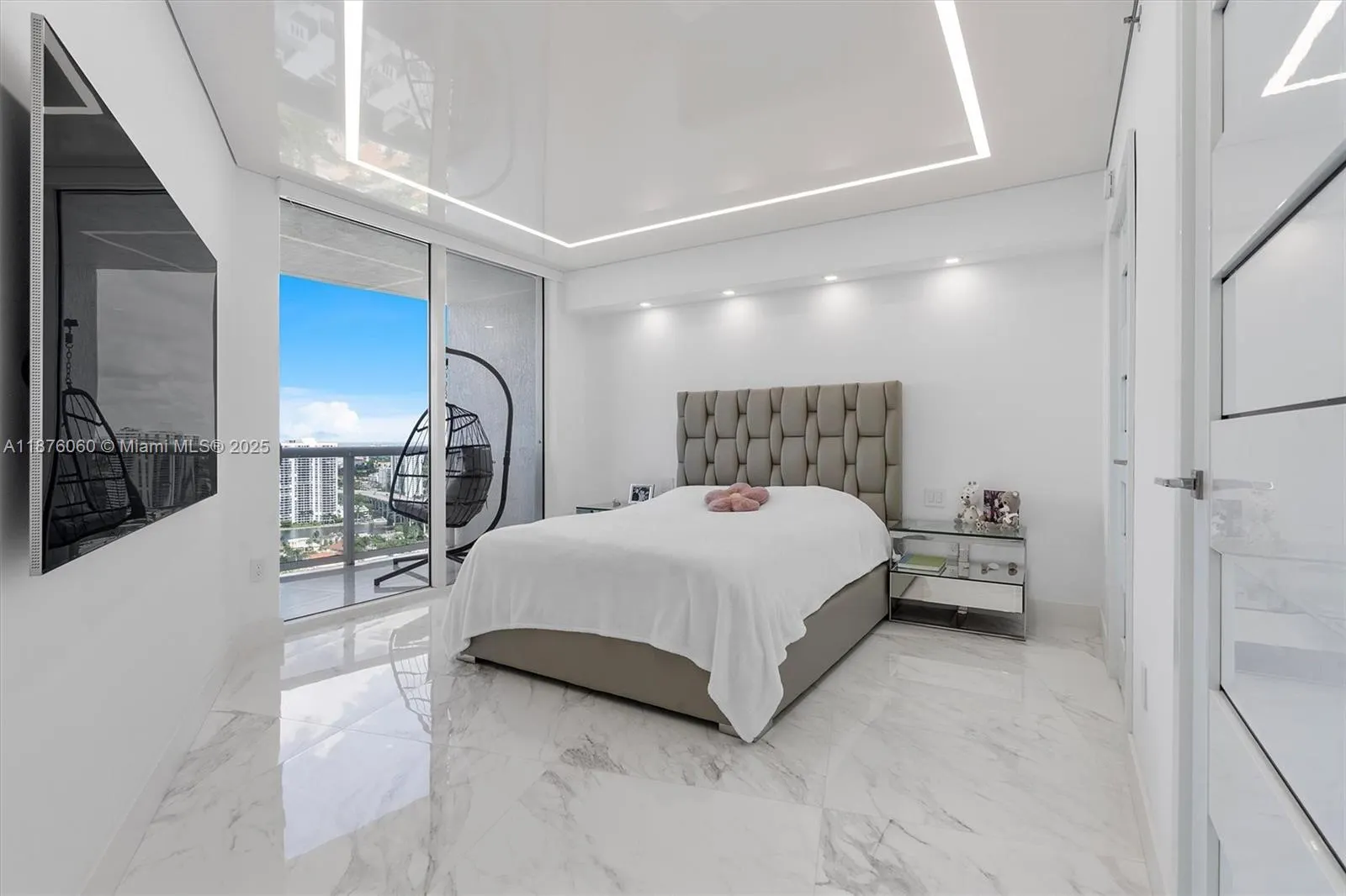 18911 Collins Ave, #3204