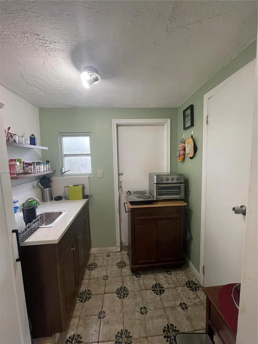 1923 NW 1st Ter, #C