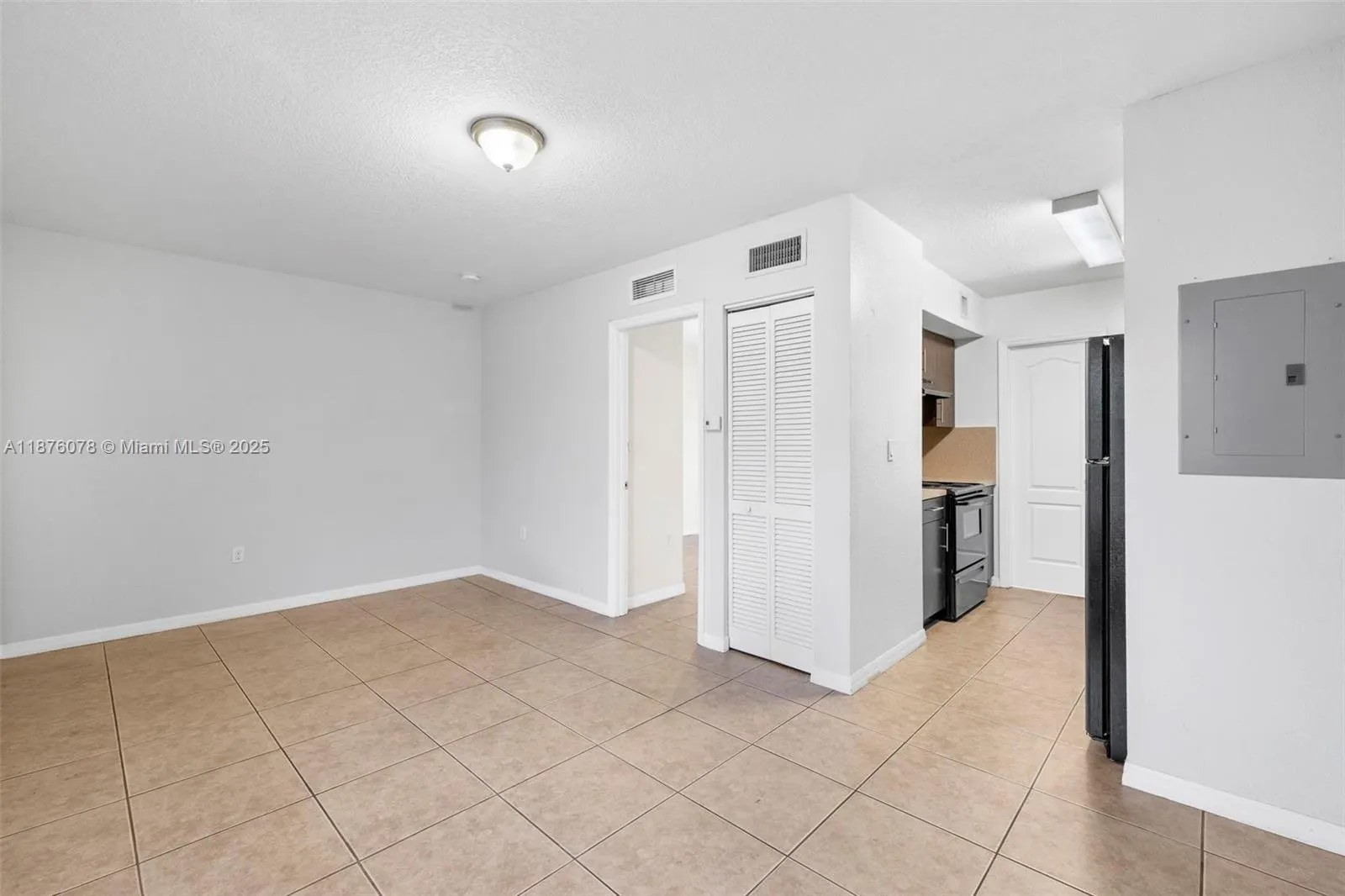 13 S Royal Poinciana Blvd, #17
