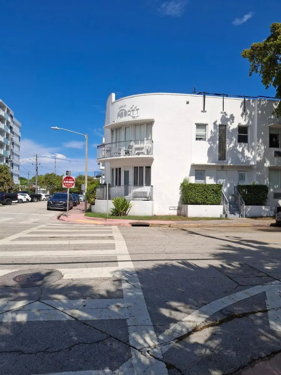 320 80th St, #10