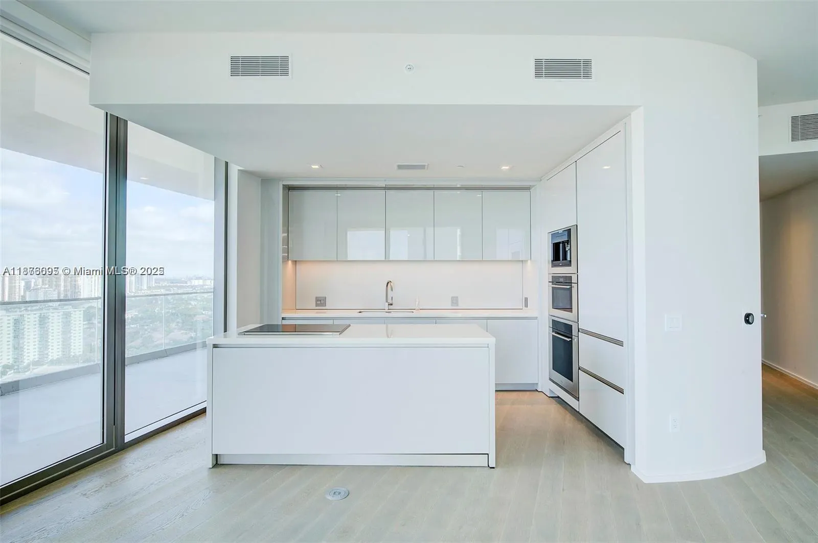 18975 Collins Ave, #2205