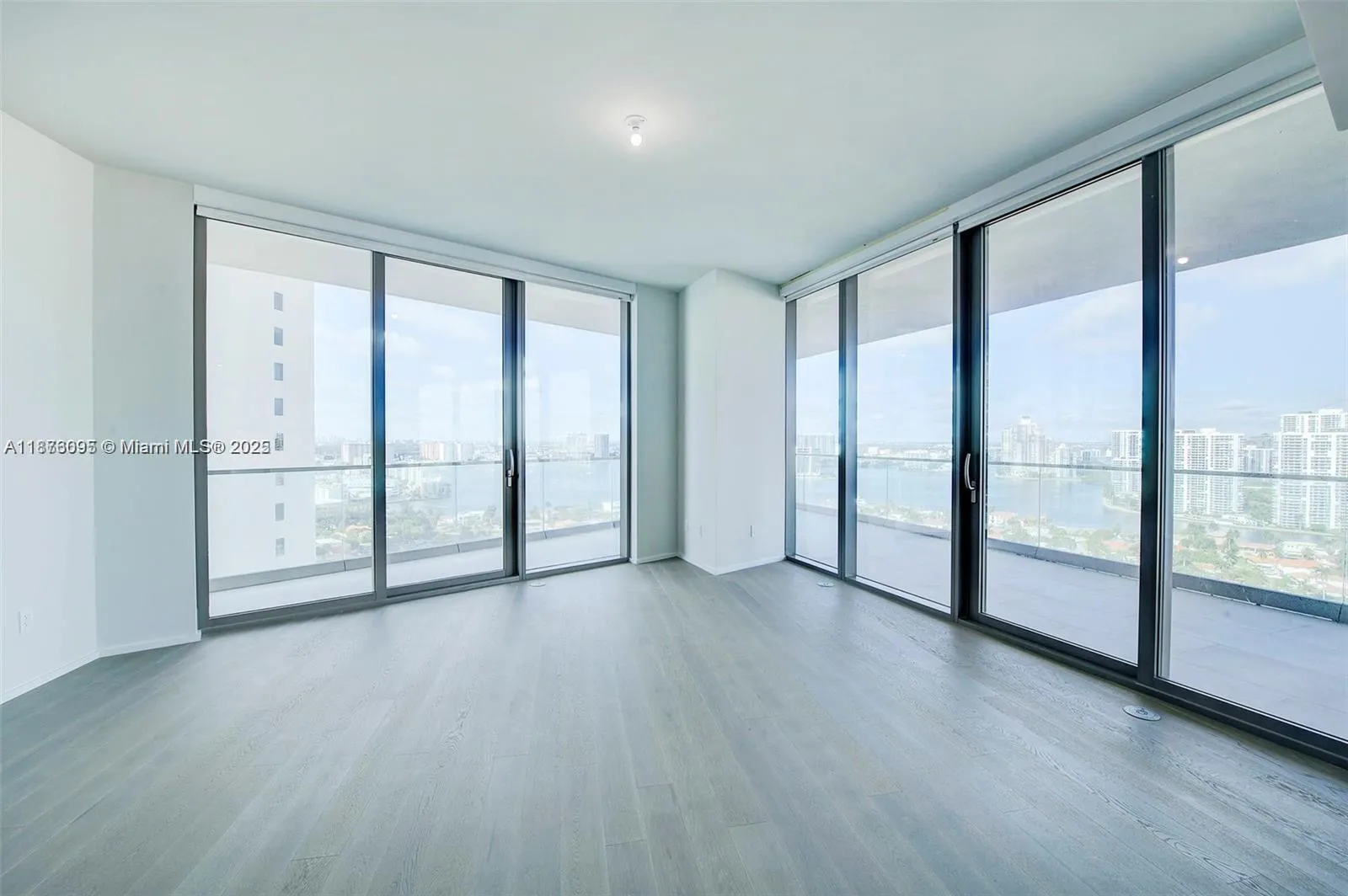 18975 Collins Ave, #2205