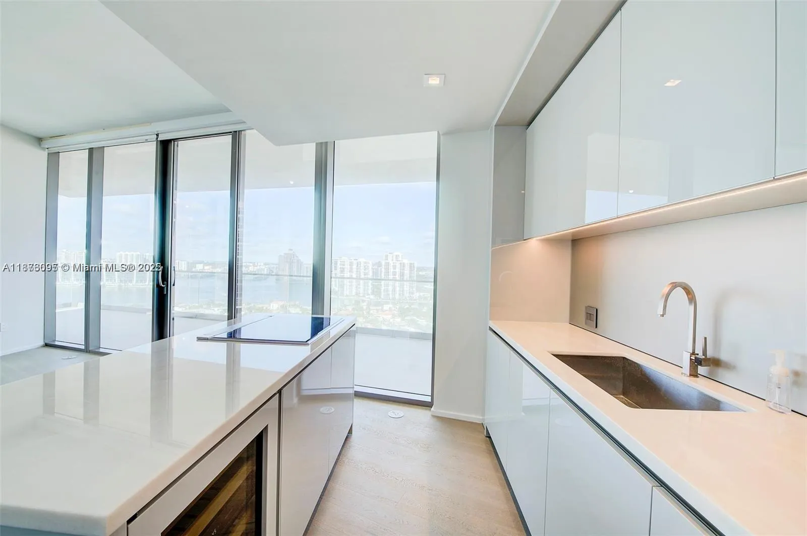 18975 Collins Ave, #2205