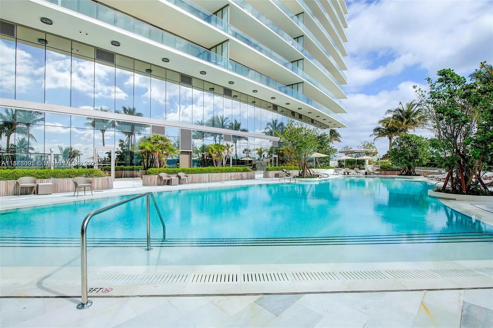 18975 Collins Ave, #2205