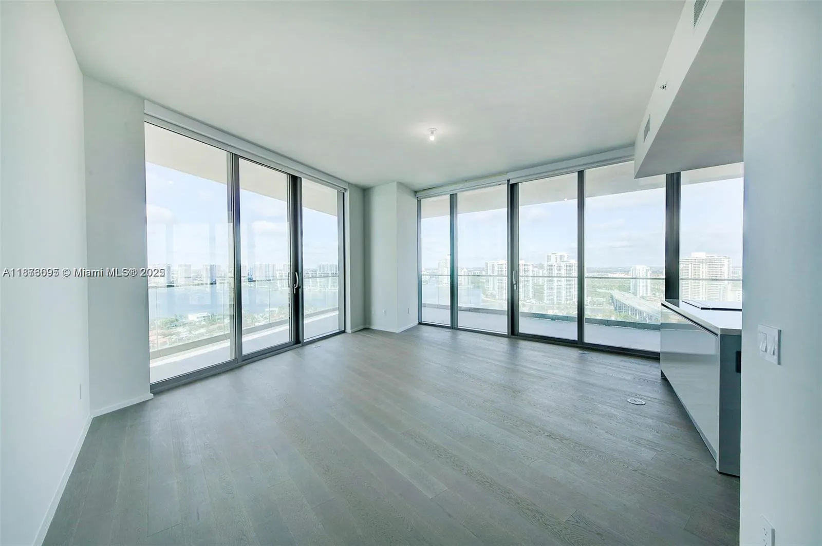 18975 Collins Ave, #2205
