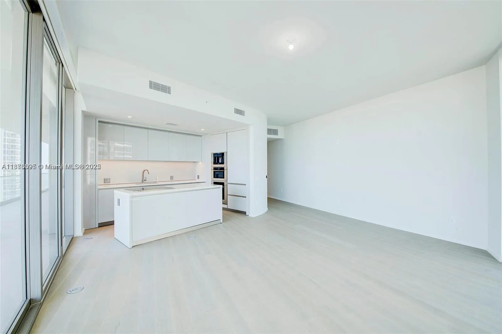 18975 Collins Ave, #2205