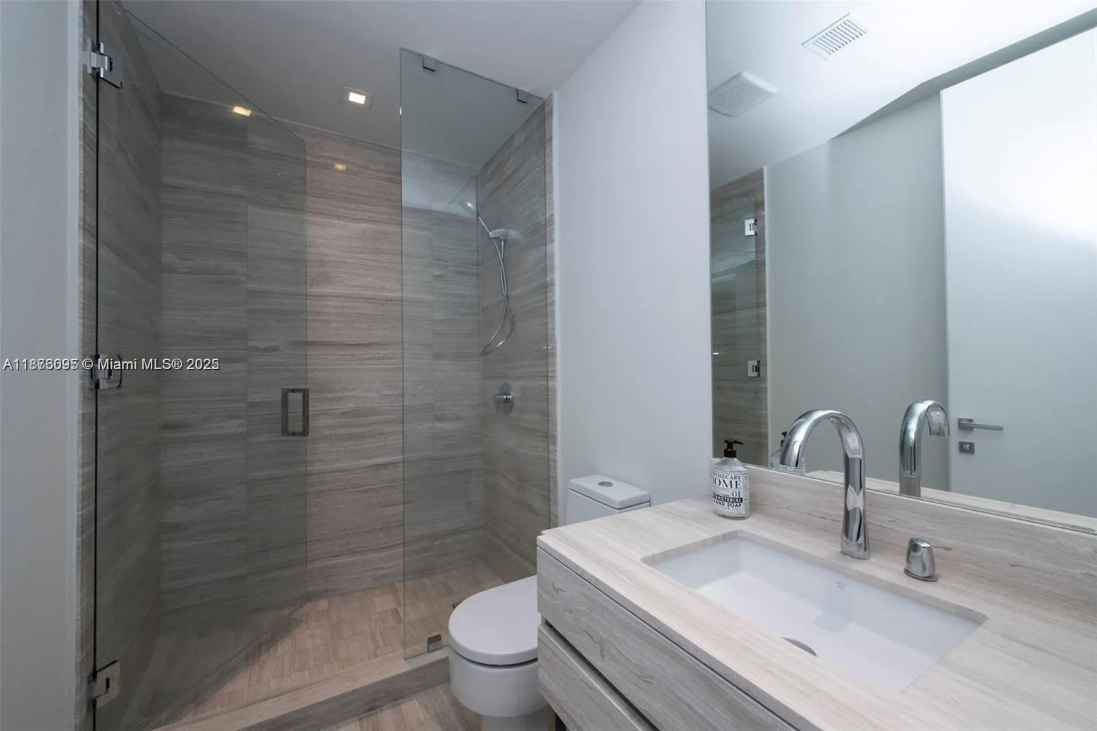 18975 Collins Ave, #2205