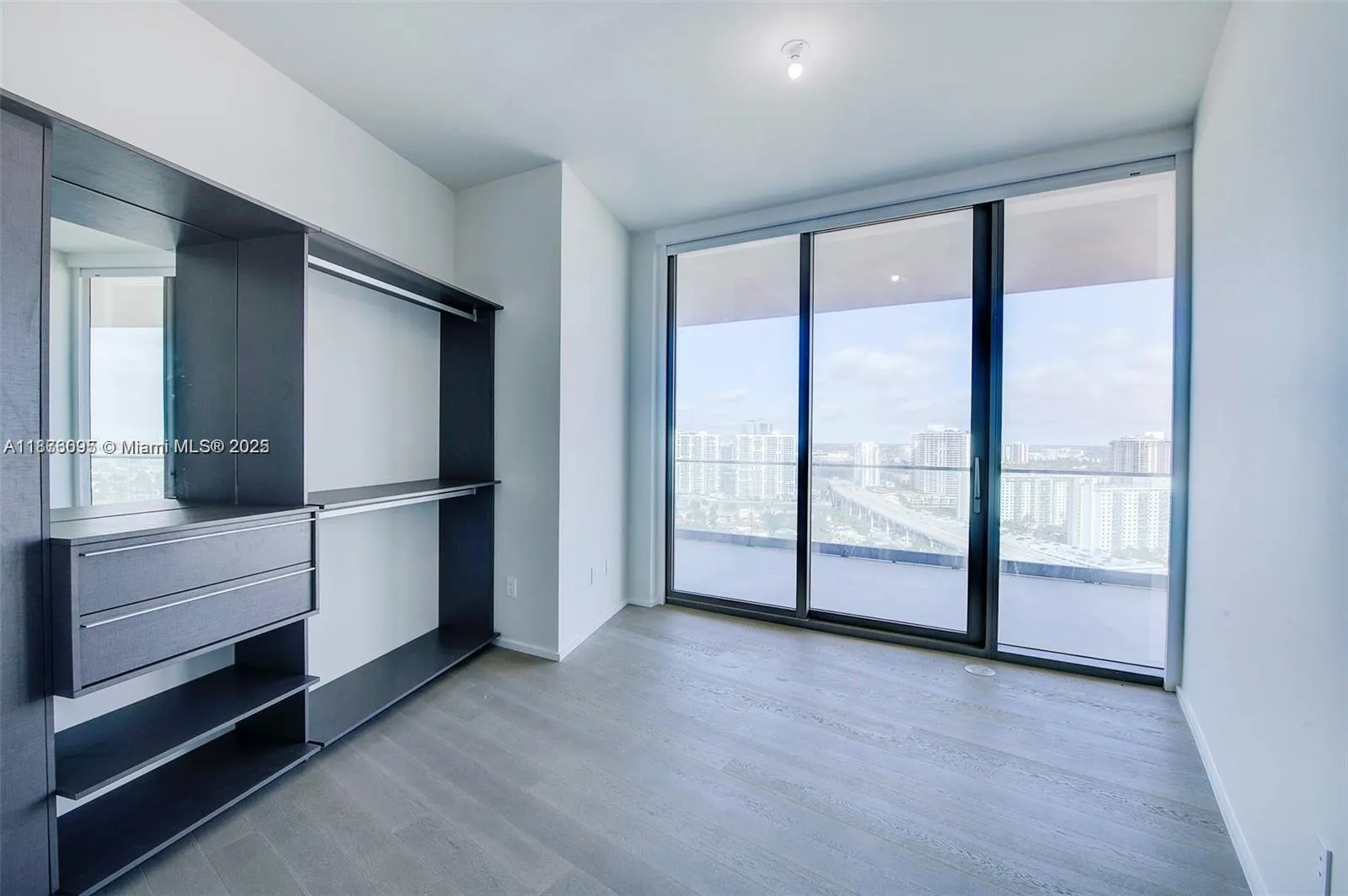 18975 Collins Ave, #2205