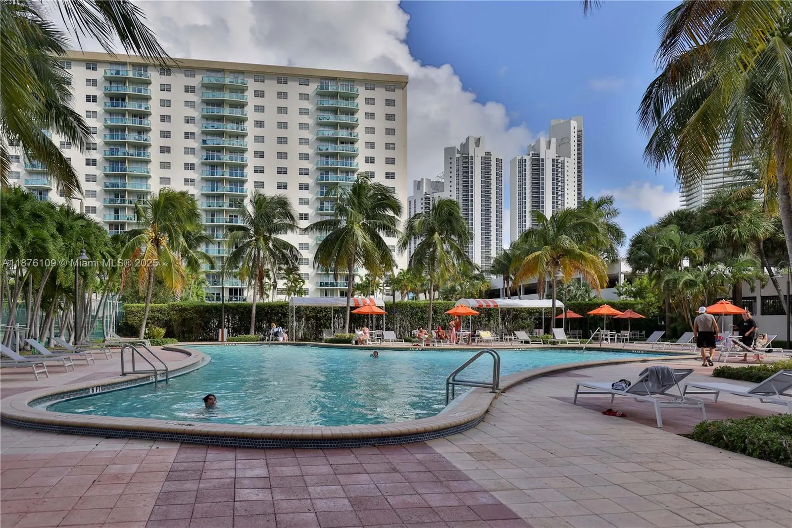 19380 Collins Ave, #1014