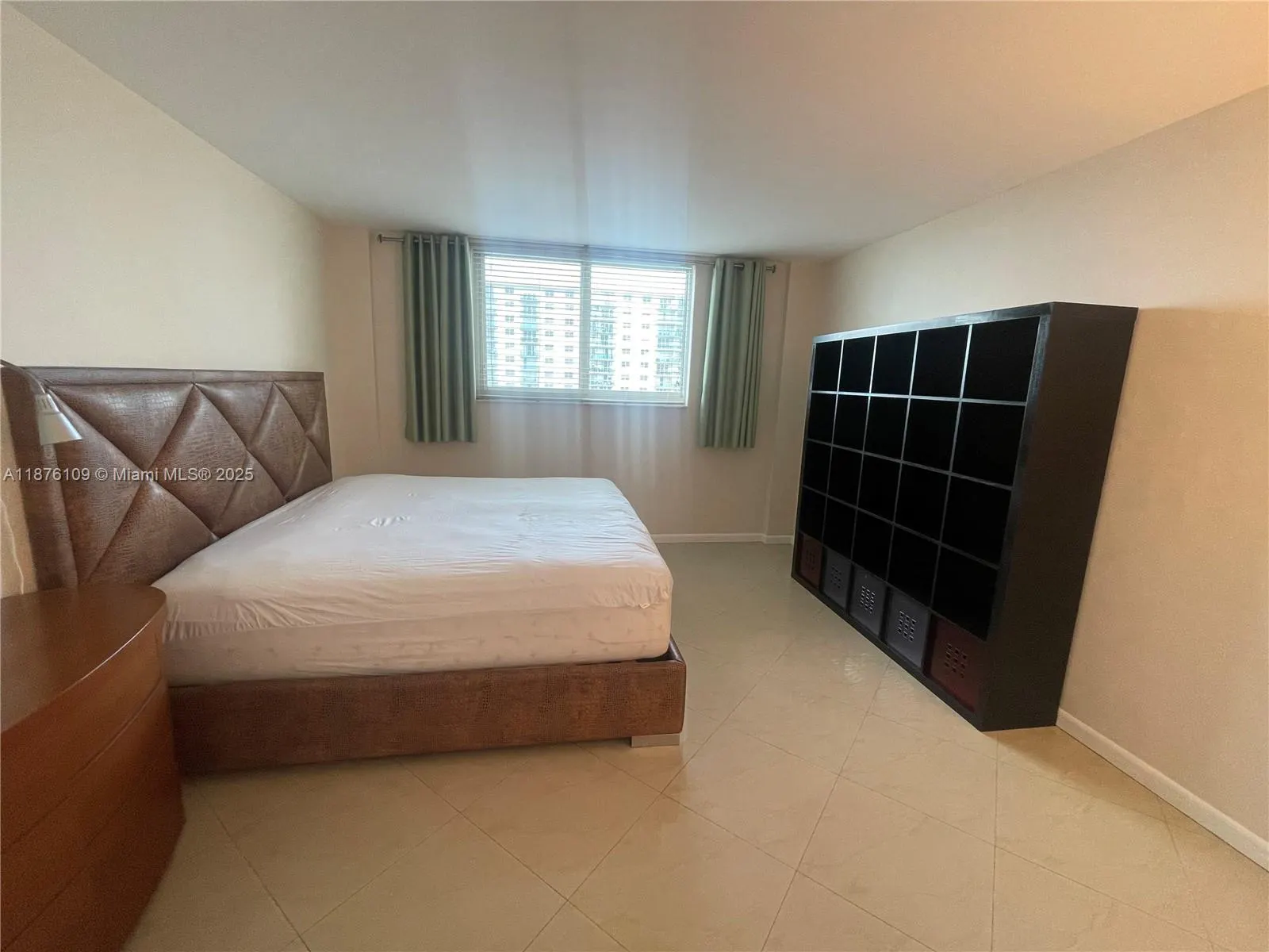 19380 Collins Ave, #1014