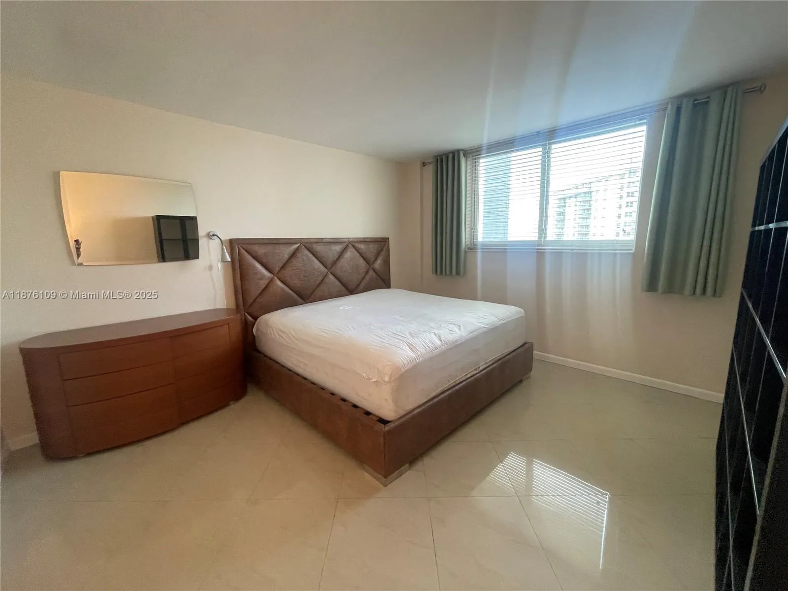 19380 Collins Ave, #1014