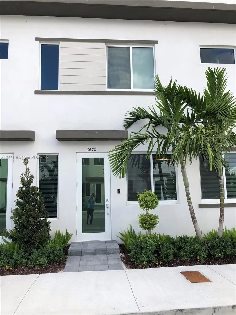 6670 NW 103rd Path, #1