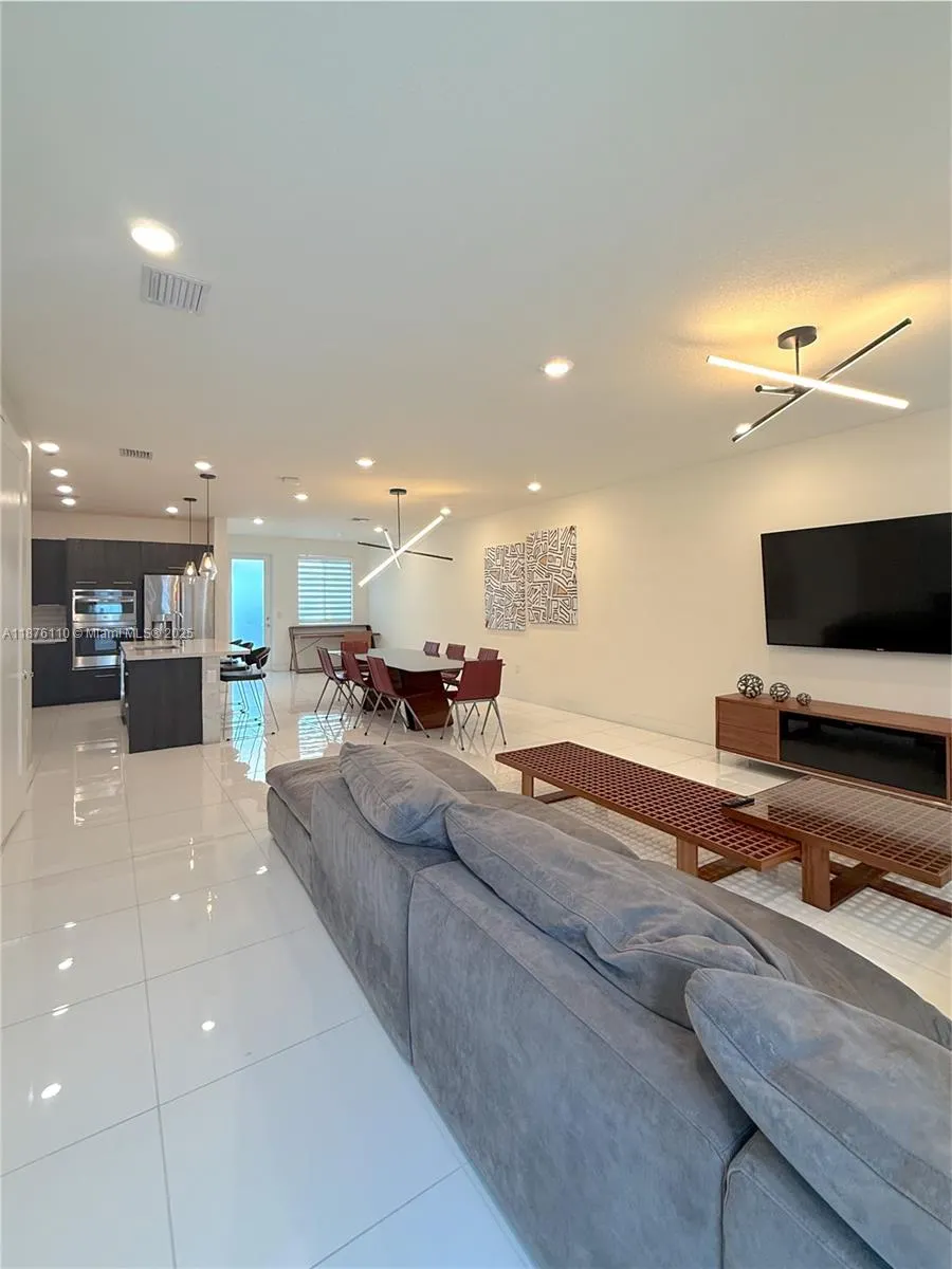 6670 NW 103rd Path, #1