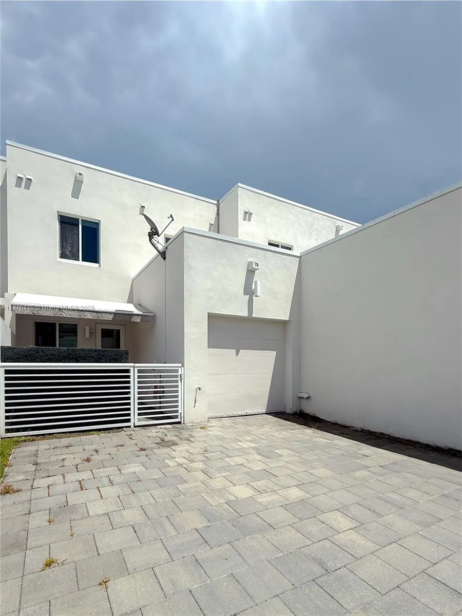 6670 NW 103rd Path, #1