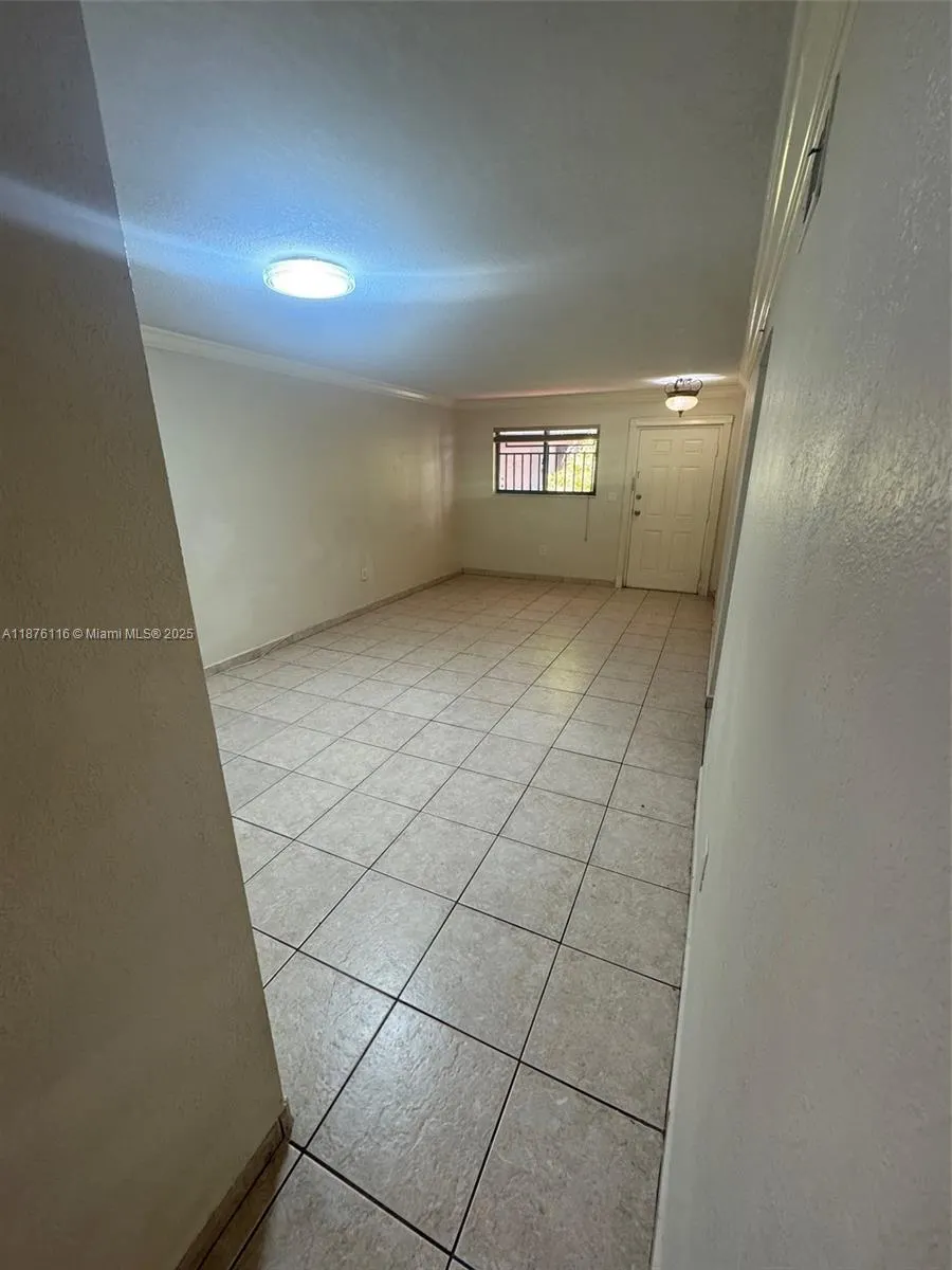 1300 W 41st St, #102