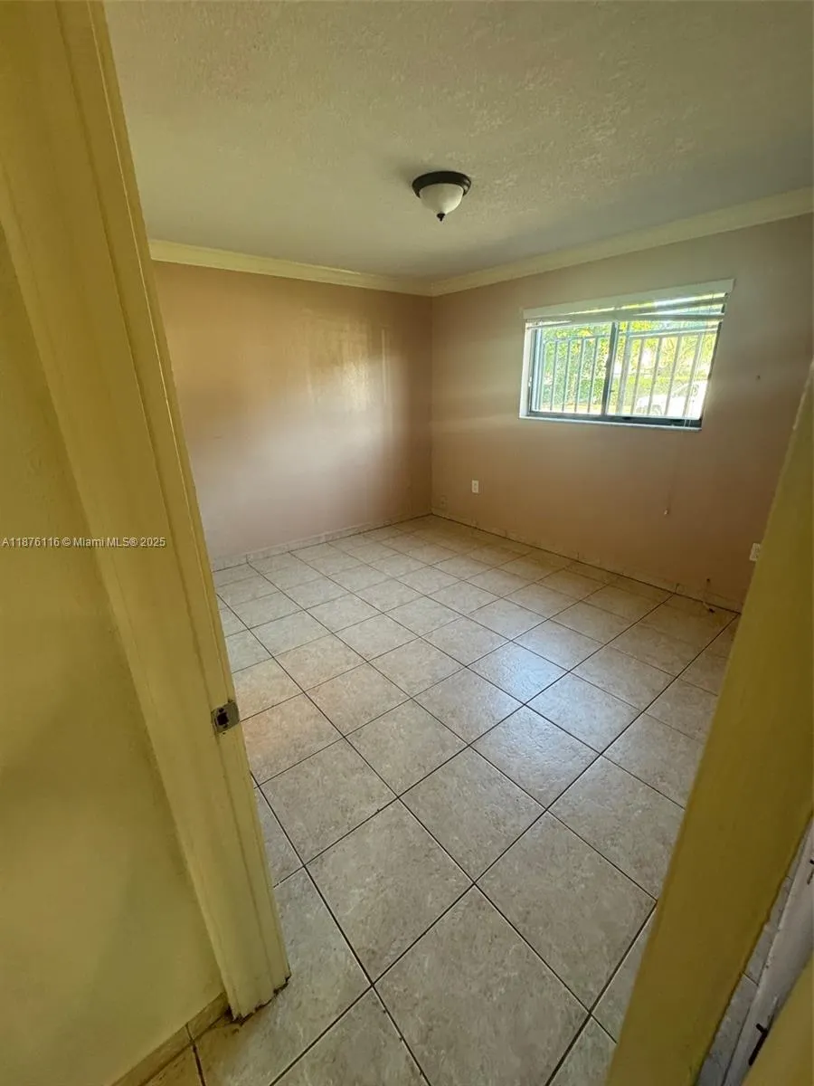 1300 W 41st St, #102