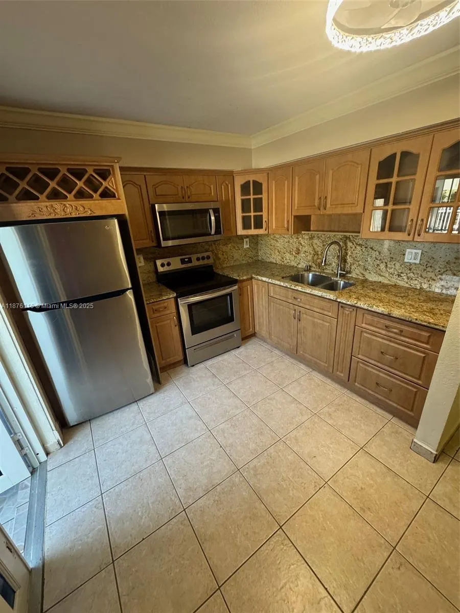 1300 W 41st St, #102