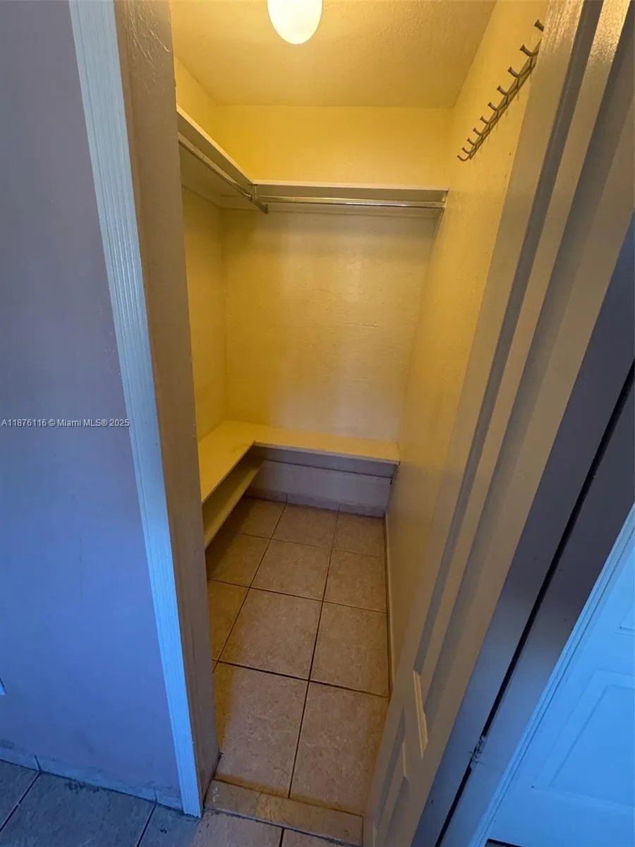 1300 W 41st St, #102