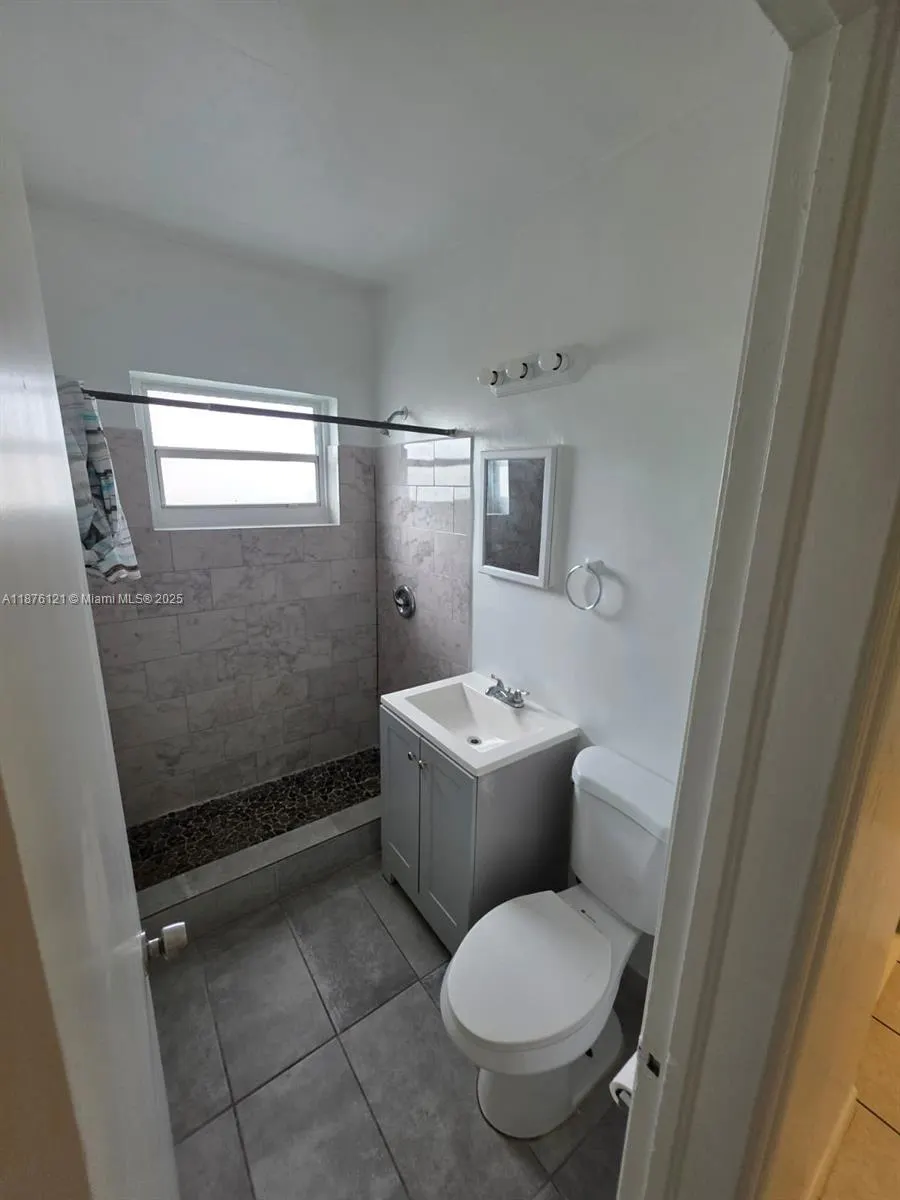 7610 Dickens Ave, #4