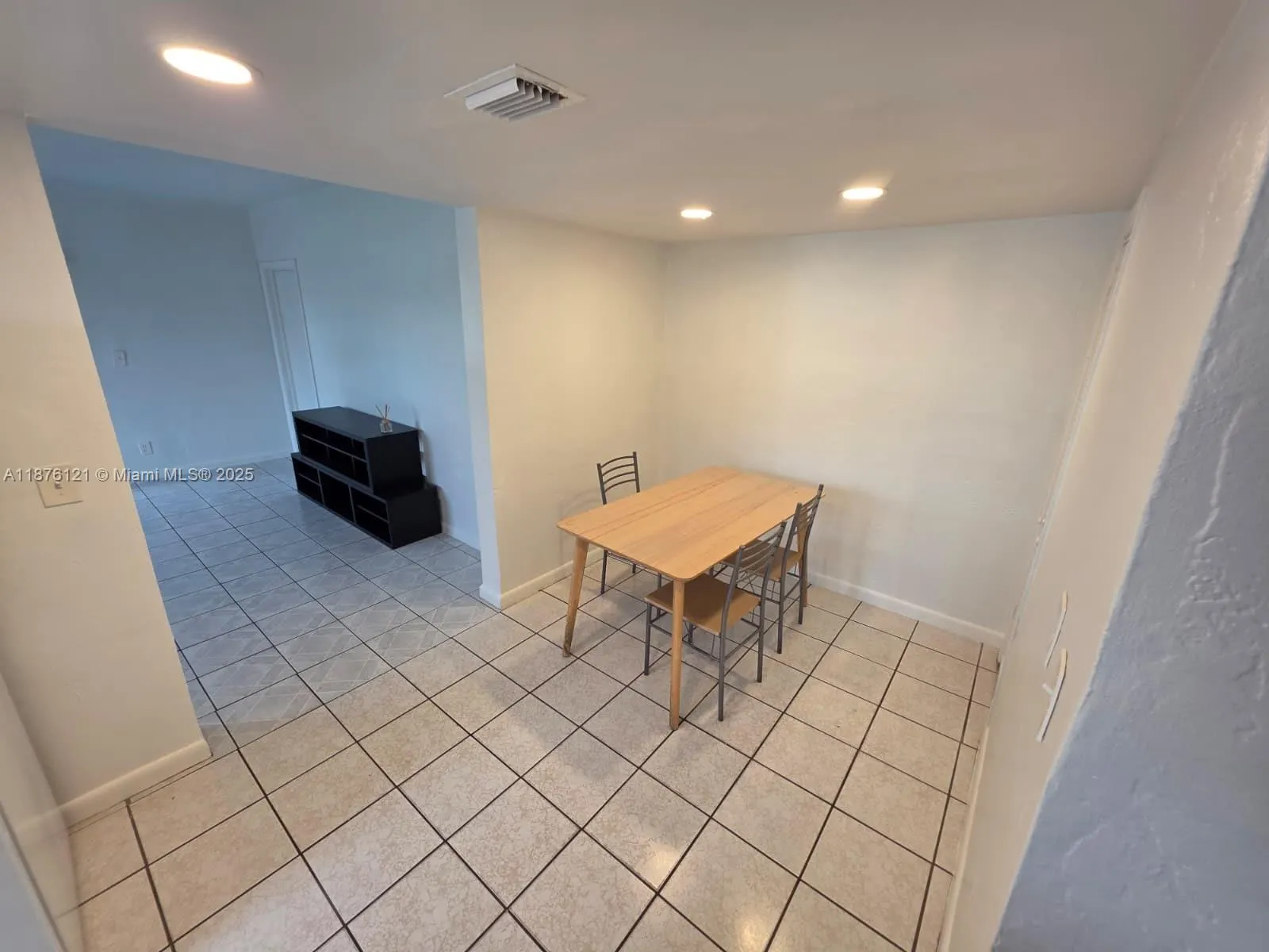 7610 Dickens Ave, #4