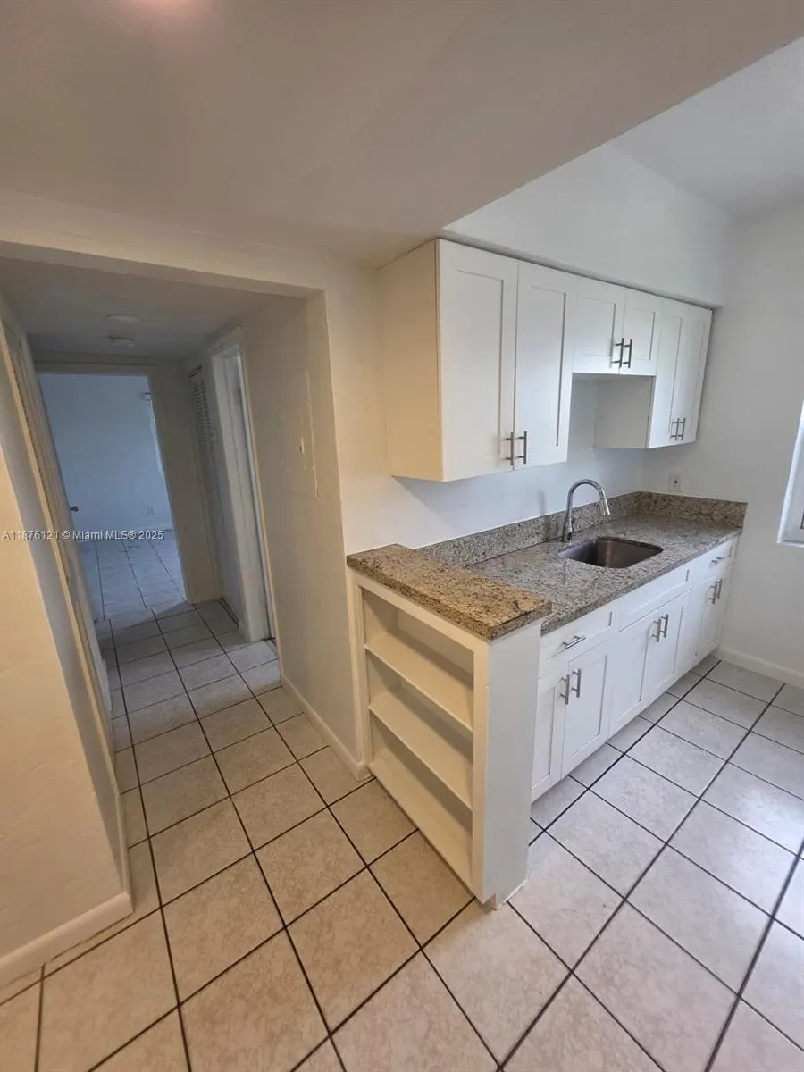 7610 Dickens Ave, #4