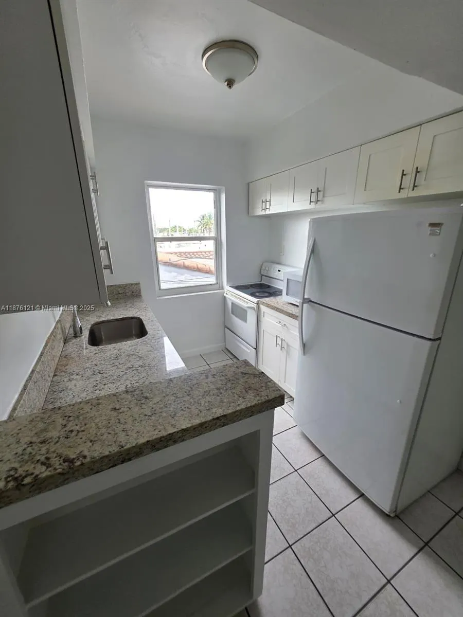 7610 Dickens Ave, #4