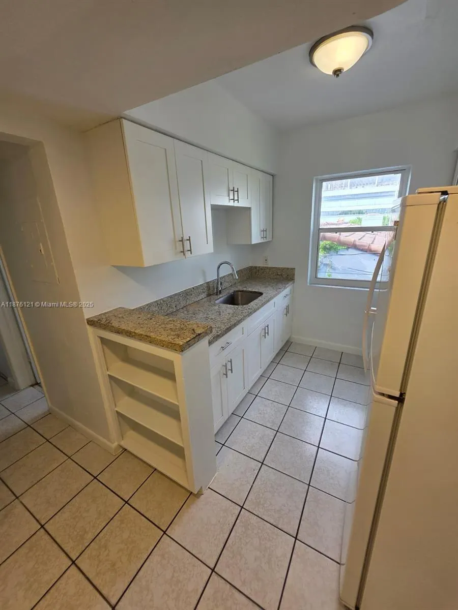 7610 Dickens Ave, #4