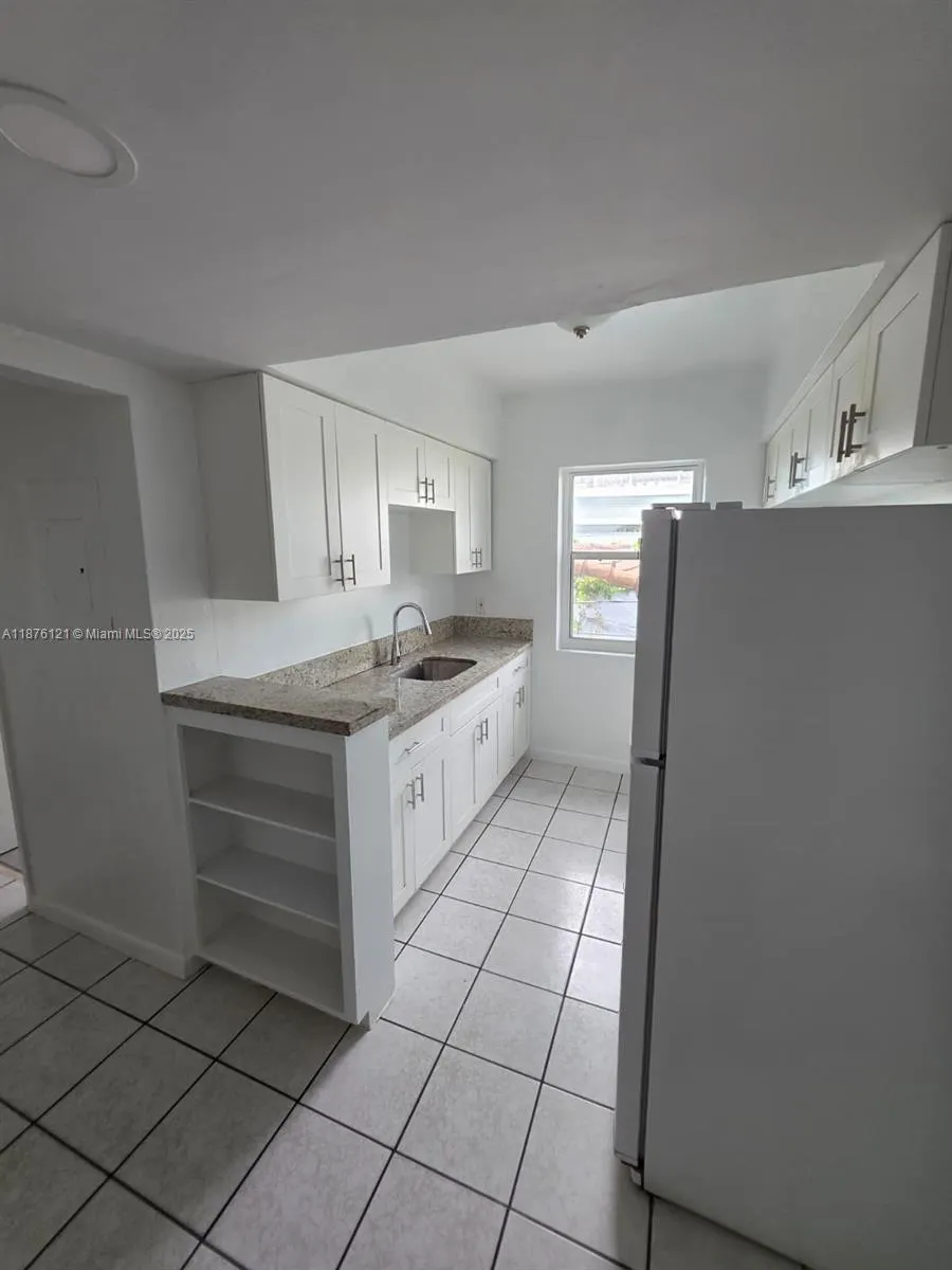 7610 Dickens Ave, #4