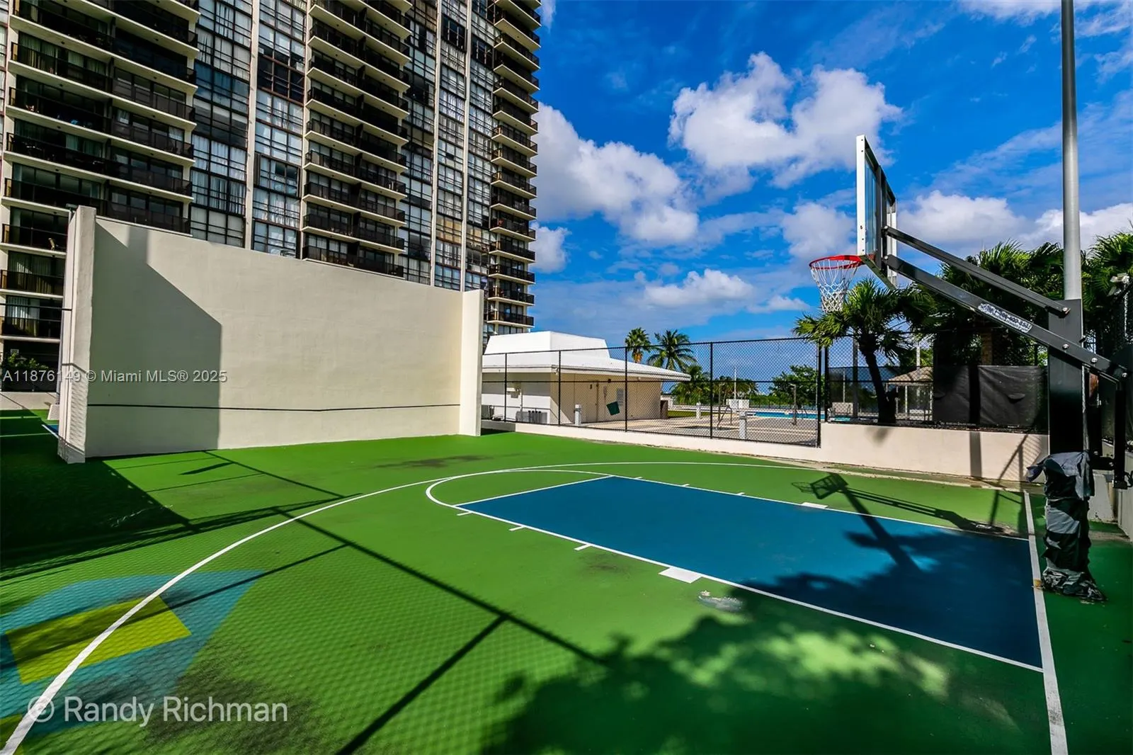 600 NE 36th St, #814