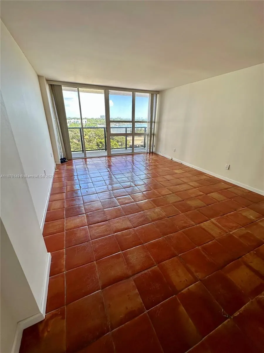 600 NE 36th St, #814