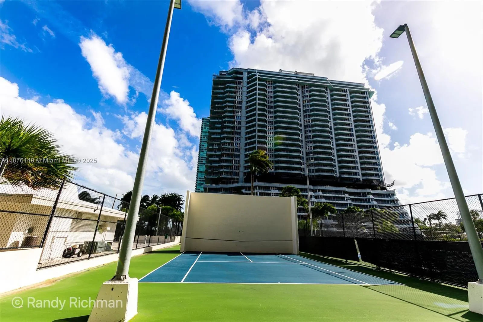600 NE 36th St, #814