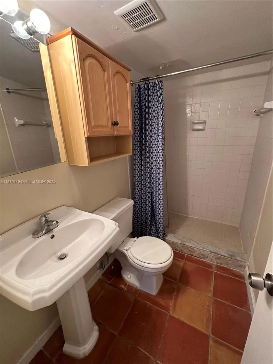 600 NE 36th St, #814
