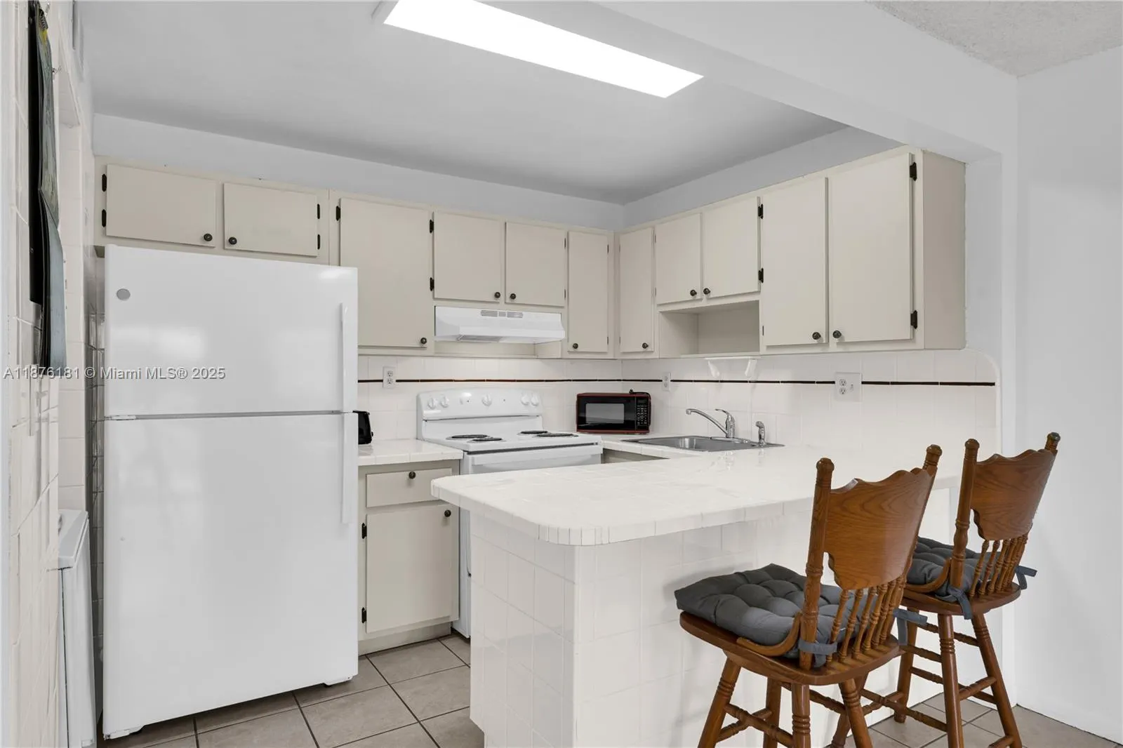 1820 W 53rd St, #201
