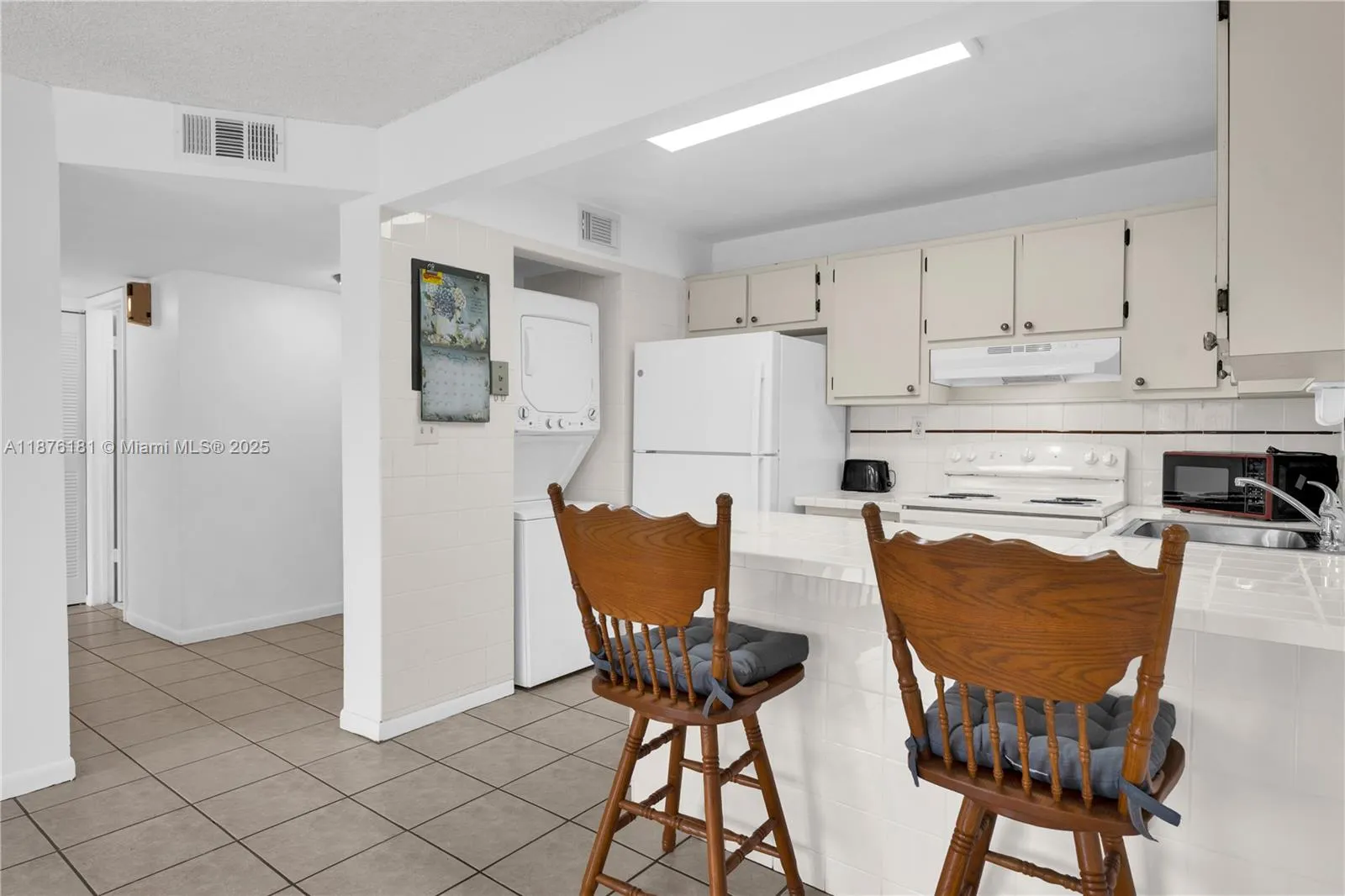 1820 W 53rd St, #201