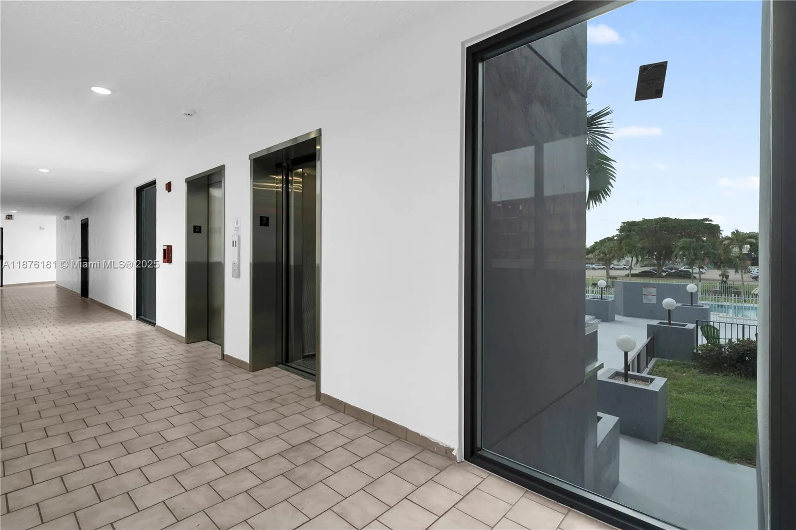 1820 W 53rd St, #201