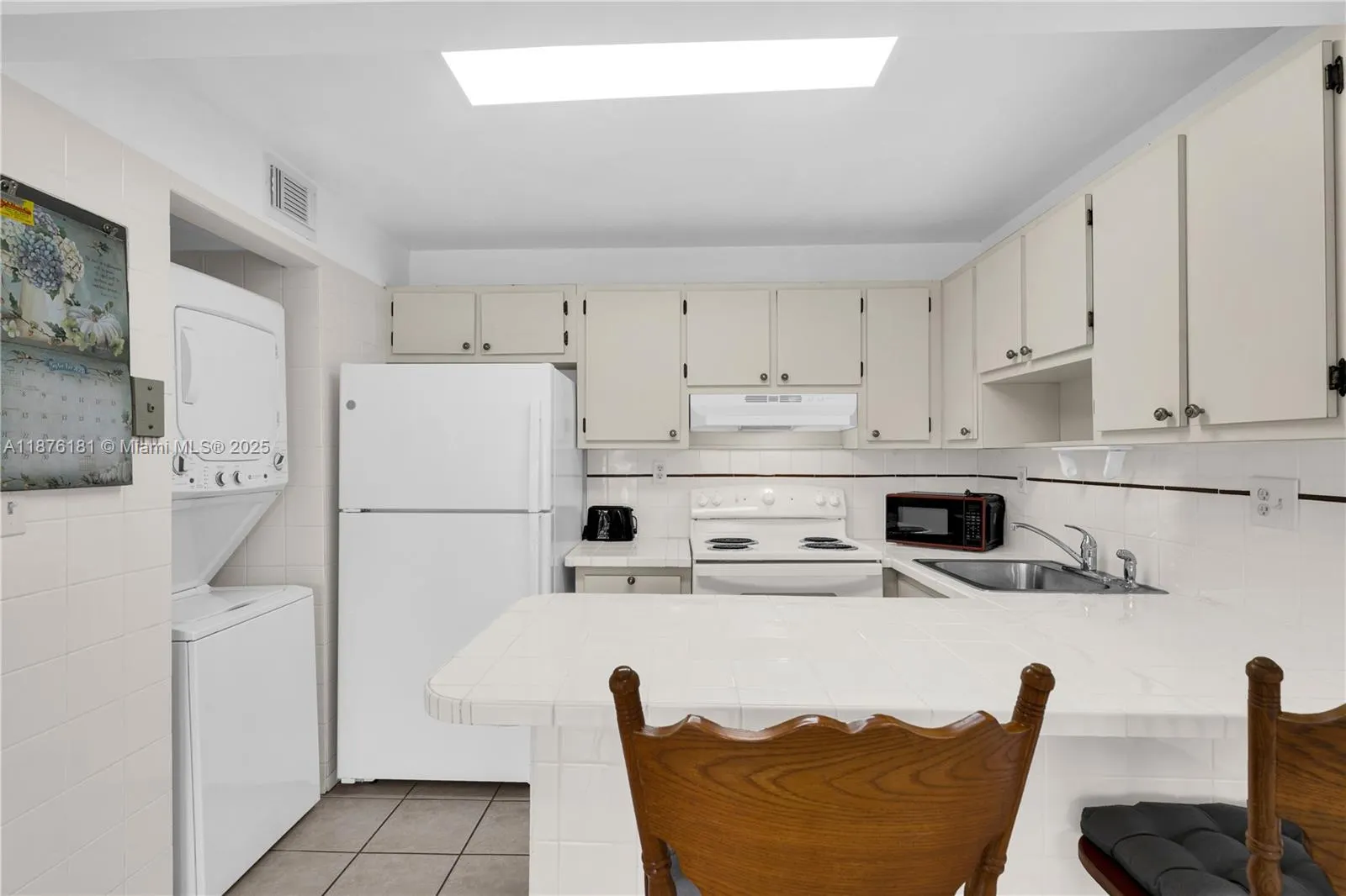 1820 W 53rd St, #201