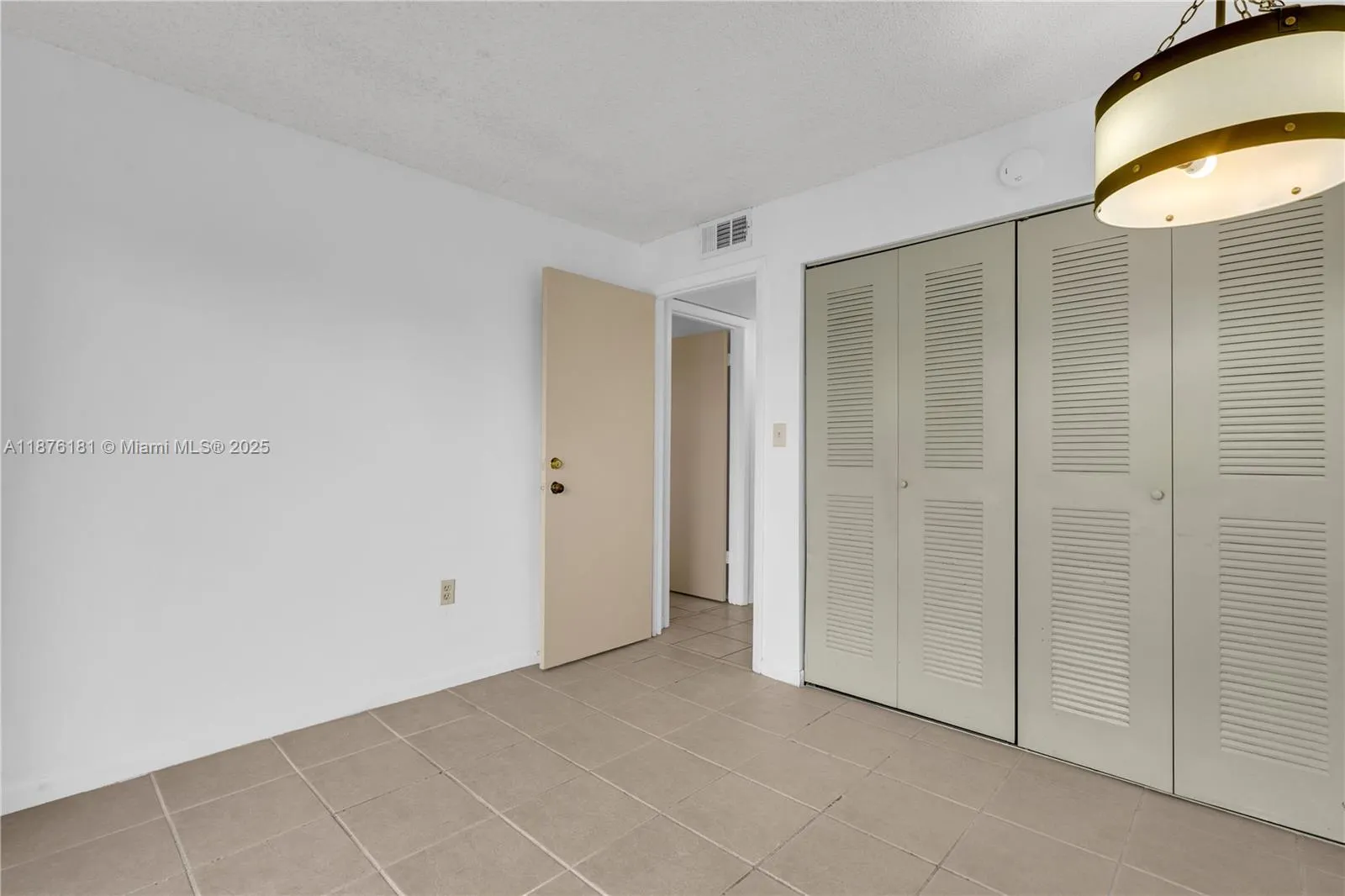 1820 W 53rd St, #201
