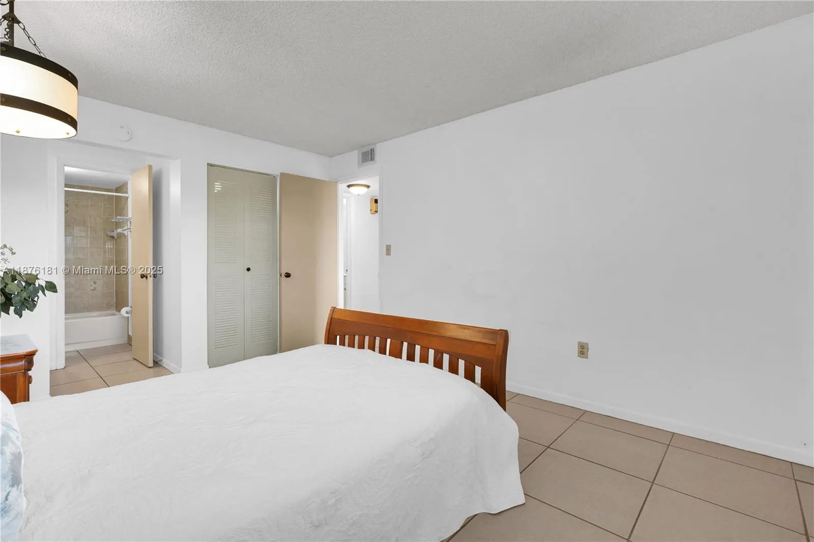 1820 W 53rd St, #201